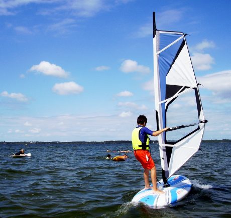 Départ planche à voile cours de voile
