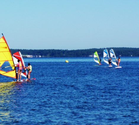 Planche débutant Ecole de voile sur le lac de Biscarrosse